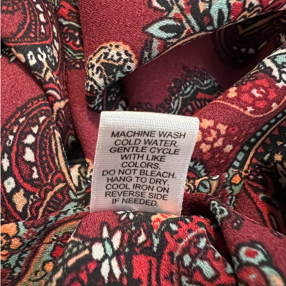 CATO Blouse in Burgandy w/Abstract Print Crochet Detail on Sleeves Size Medium - Picture 6 of 6